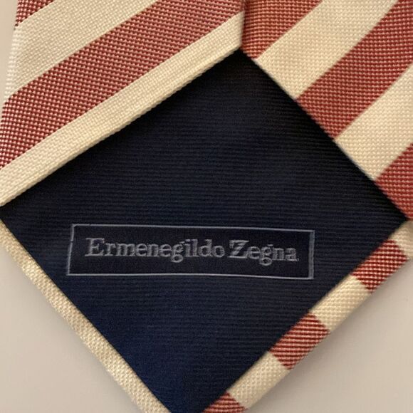 Ermenegildo Zegna Diagonal Stripe Woven Silk Necktie. Red/cream. - Picture 5 of 8